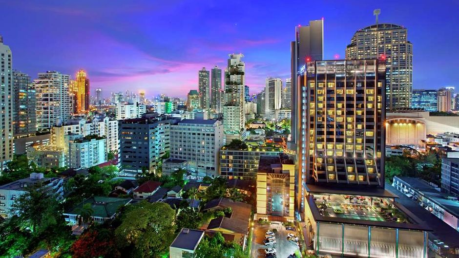 DoubleTree by Hilton Sukhumvit Bangkok Exterior