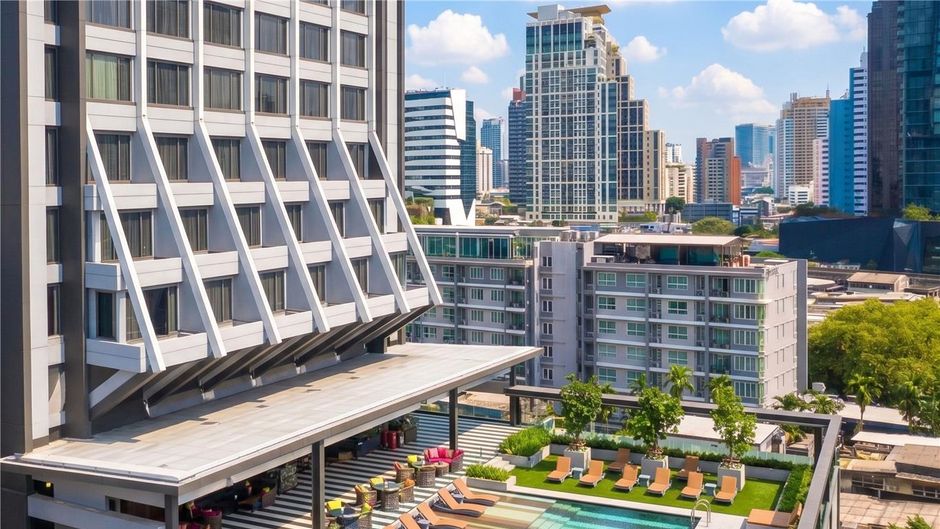 DoubleTree by Hilton Sukhumvit Bangkok Exterior