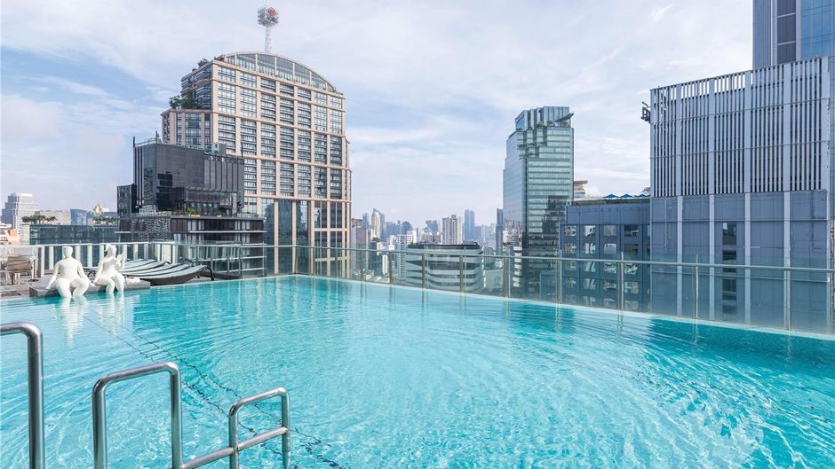 Hilton Sukhumvit Bangkok Pool