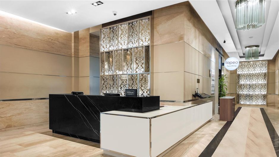 DoubleTree Suites by Hilton Bengaluru Ou Lobby