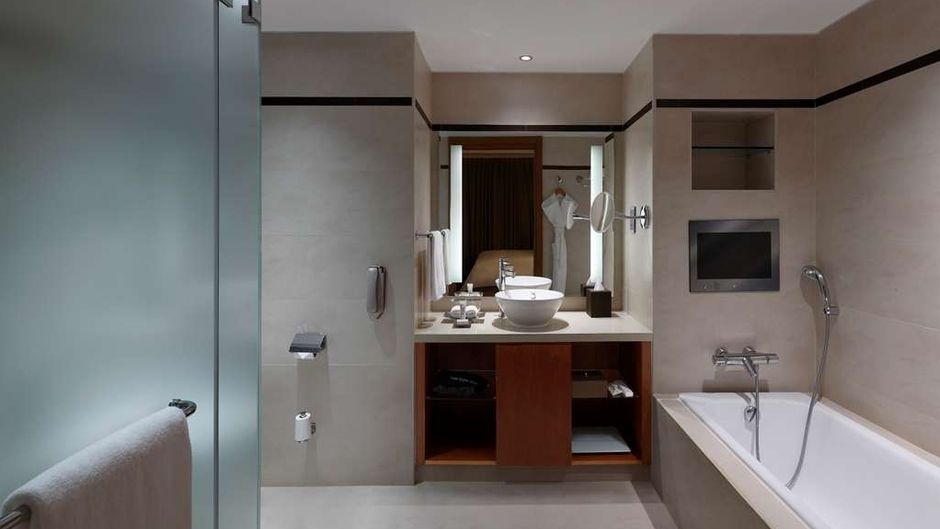 Hilton Bangalore Embassy GolfLinks Room