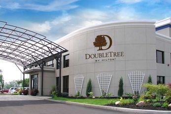 DoubleTree by Hilton Buffalo-Amherst