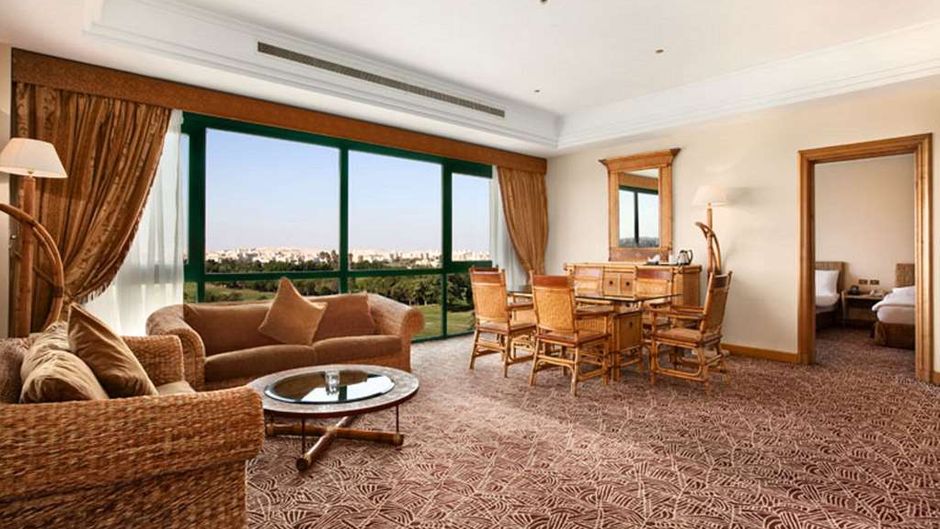 Hilton Pyramids Golf Room