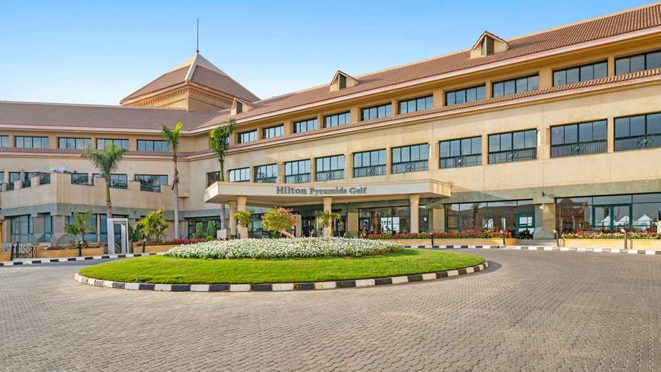 Hilton Pyramids Golf Exterior