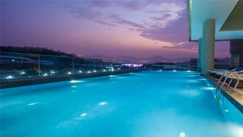 DoubleTree by Hilton Hotel Science City Pool