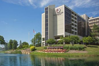 Doubletree by Hilton Chicago - Oak Brook