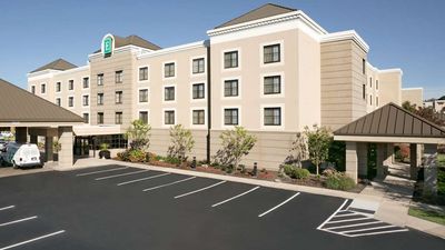 Embassy Suites Beachwood