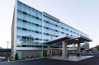 DoubleTree by Hilton Hotel Newark