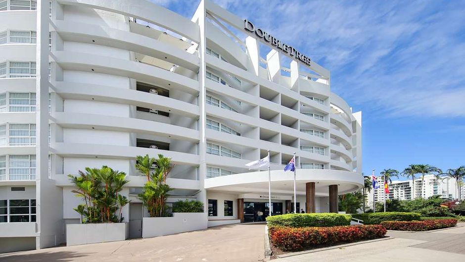 DoubleTree by Hilton Cairns Exterior