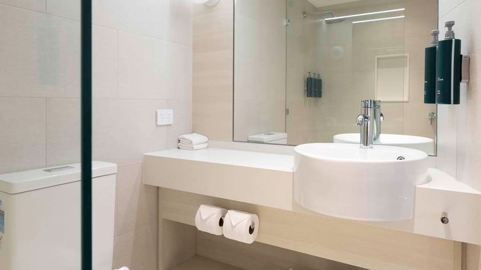 DoubleTree by Hilton Cairns Room
