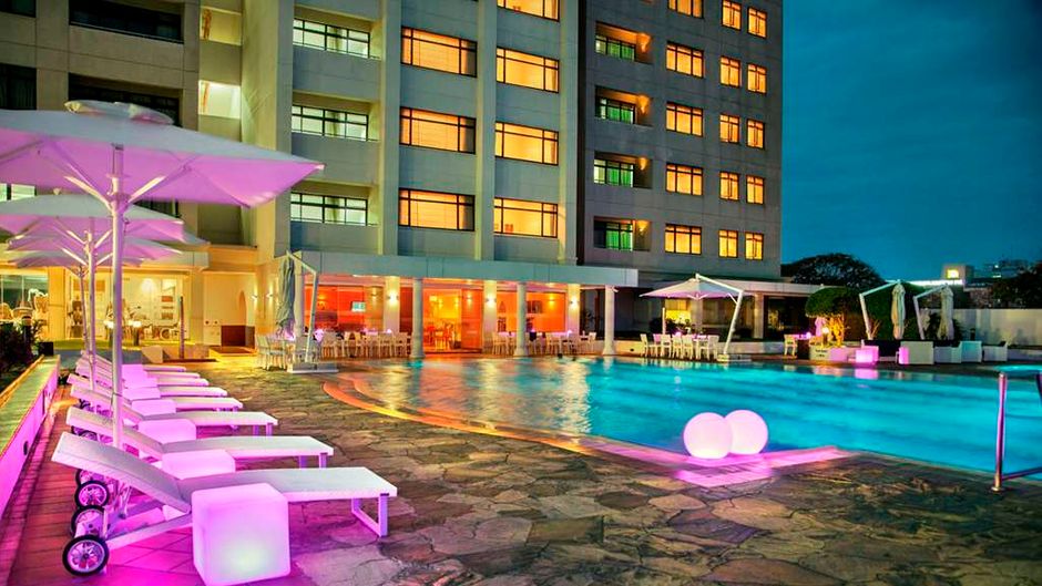 Hilton Colombo Residences Pool