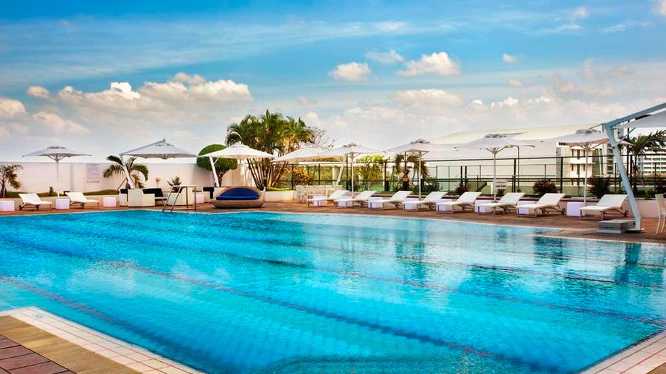 Hilton Colombo Residences Pool