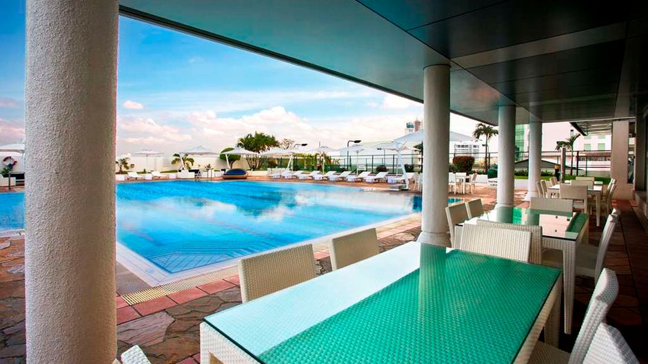 Hilton Colombo Residences Pool