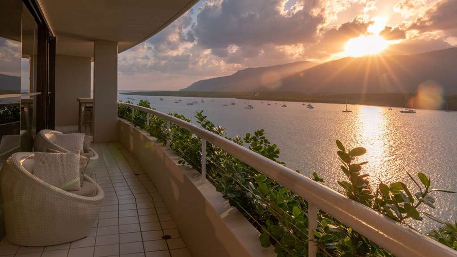 Hilton Cairns Room