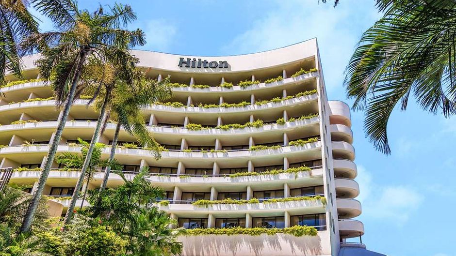Hilton Cairns Exterior