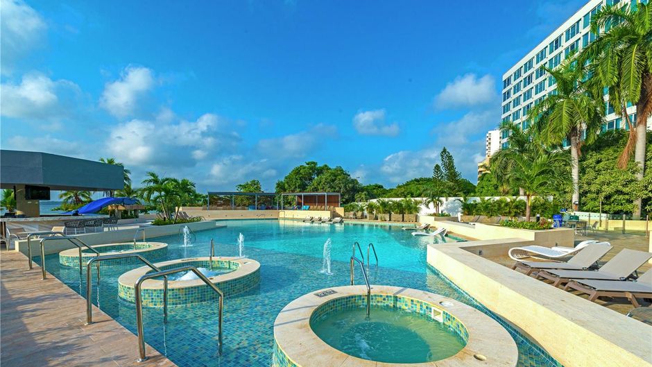 Hilton Cartagena Hotel Pool