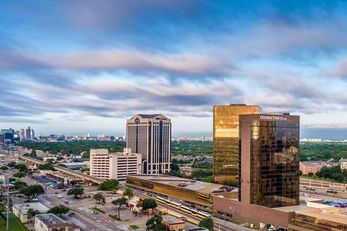 DoubleTree Hotel Dallas-Campbell Centre