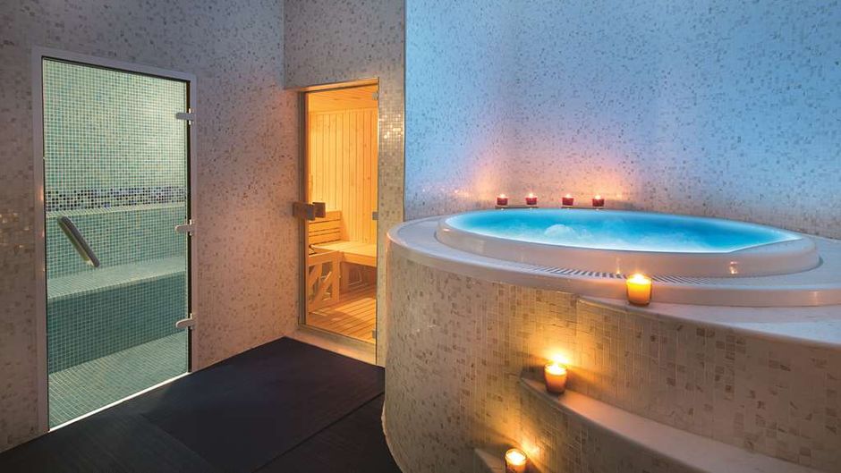 DoubleTree by Hilton Doha Old Town Recreation