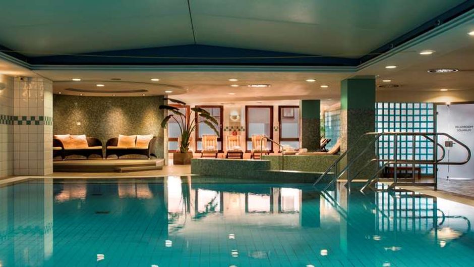Hilton Dresden Pool