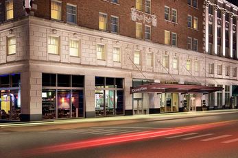 Doubletree Suites by Hilton Detroit Down