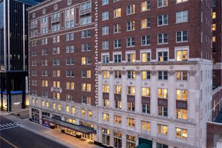 Doubletree Suites by Hilton Detroit Down