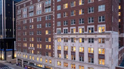 Doubletree Suites by Hilton Detroit Down