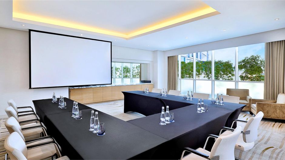 DoubleTree by Hilton - Jumeirah Beach Meeting