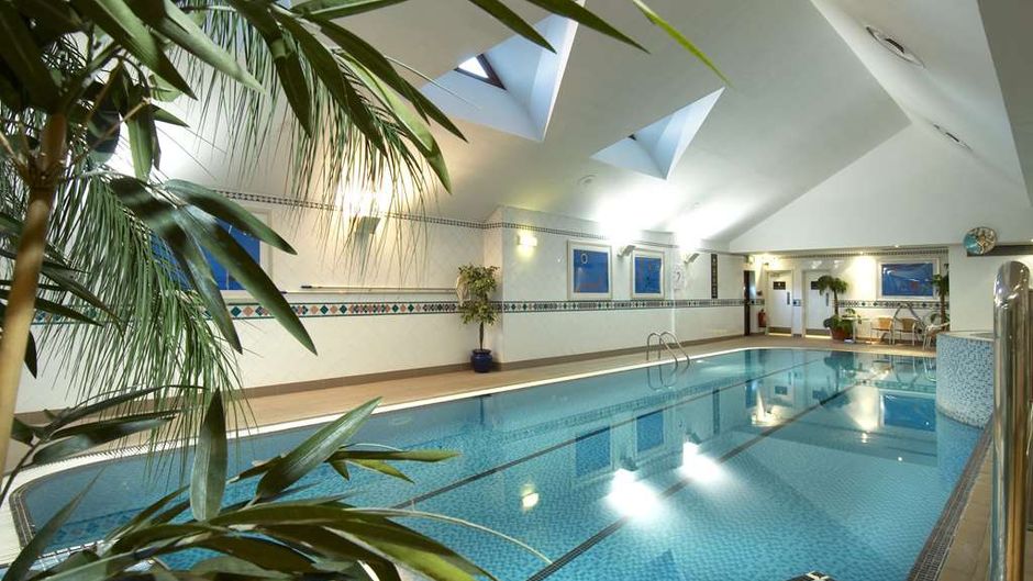 Hilton East Midlands Airport Pool