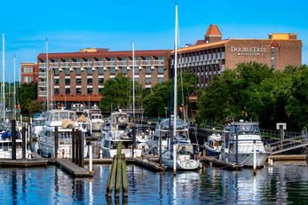 DoubleTree by Hilton New Bern Riverfront