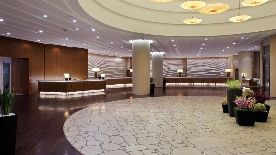 Hilton Fukuoka Sea Hawk Lobby