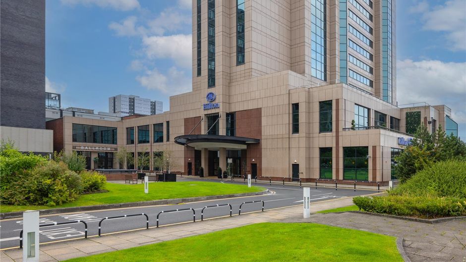 Hilton Glasgow Exterior