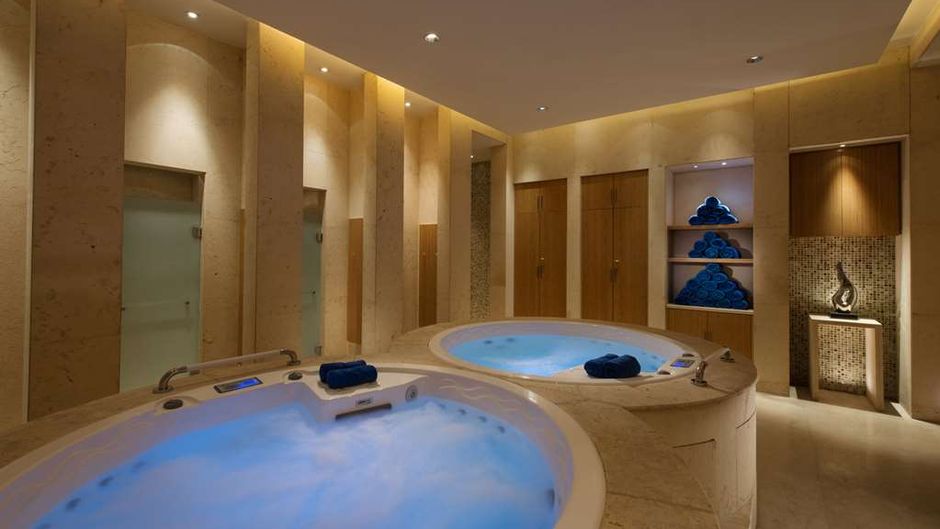 DoubleTree by Hilton Qinghai-Golmud Pool