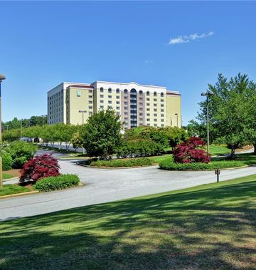 Embassy Suites Greenville Golf Resort