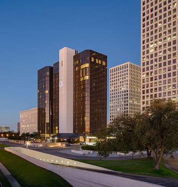DoubleTree by Hilton Greenway Plaza