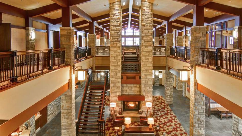 Doubletree Fallsview Resort & Spa Lobby