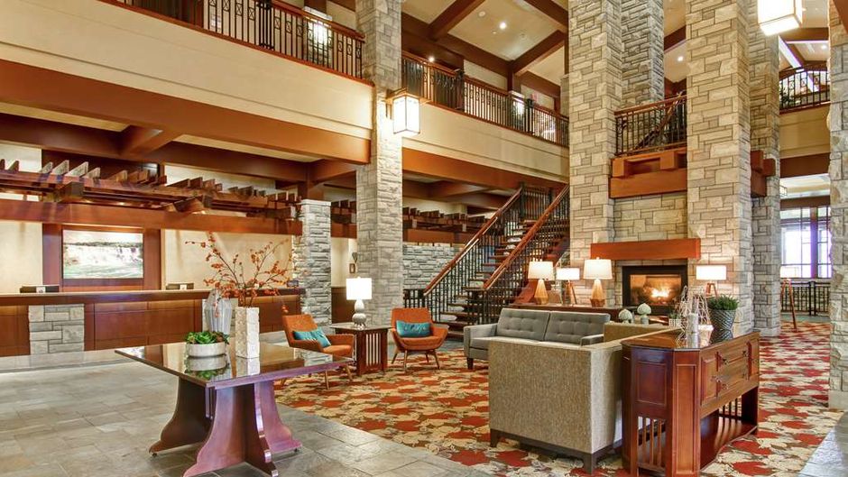 Doubletree Fallsview Resort & Spa Lobby