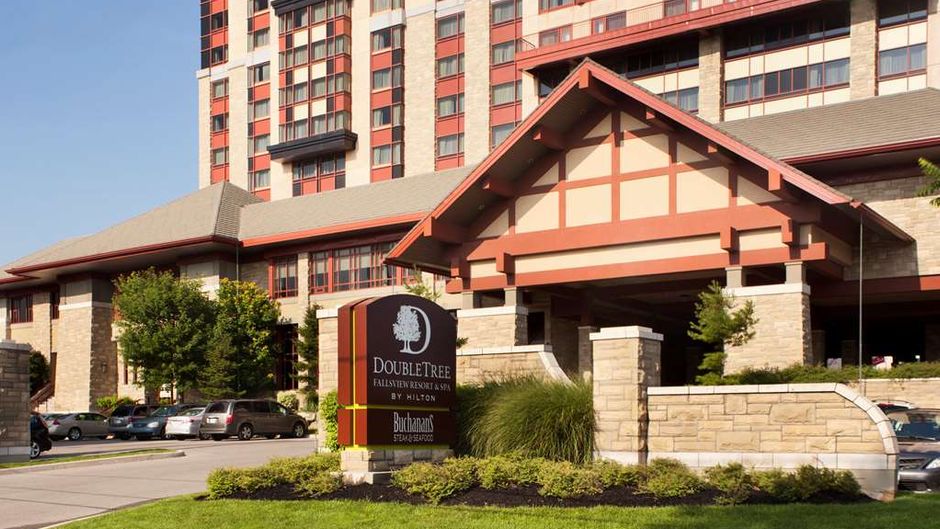 Doubletree Fallsview Resort & Spa Exterior