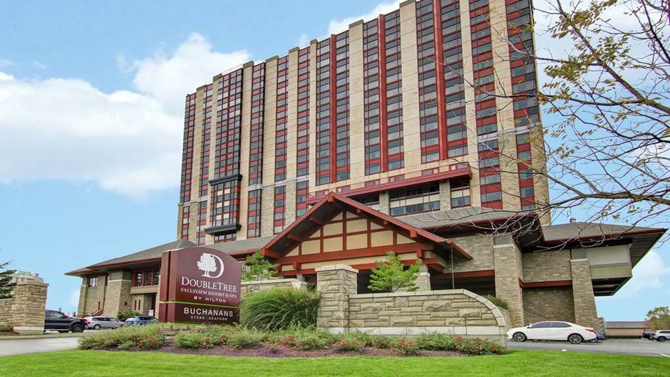 Doubletree Fallsview Resort & Spa Exterior