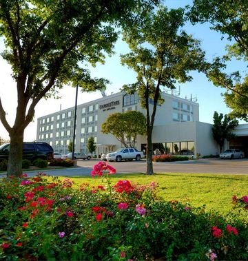 DoubleTree by Hilton Wichita Airport