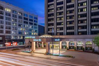 Hilton Indianapolis Hotel & Suites