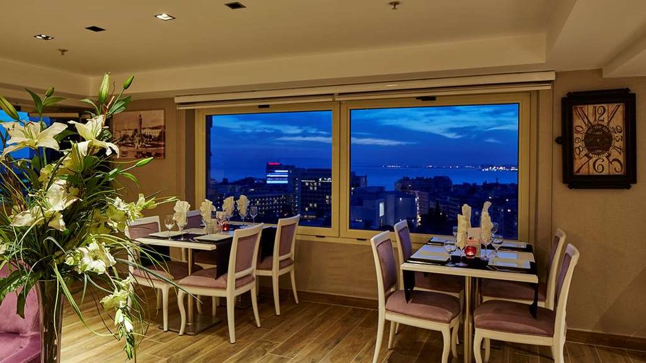 DoubleTree by Hilton Izmir - Alsancak Restaurant