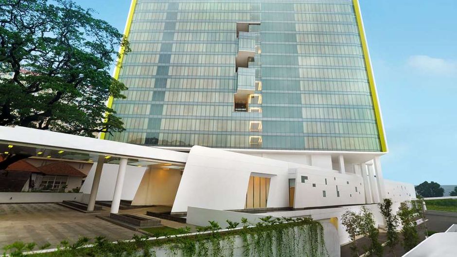 DoubleTree by Hilton Jakarta Diponegoro Exterior