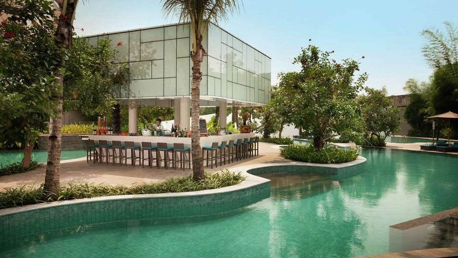 DoubleTree by Hilton Jakarta Diponegoro Pool