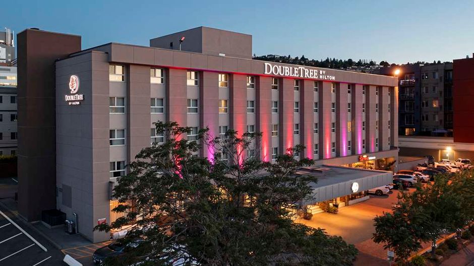 Doubletree By Hilton Kamloops Exterior