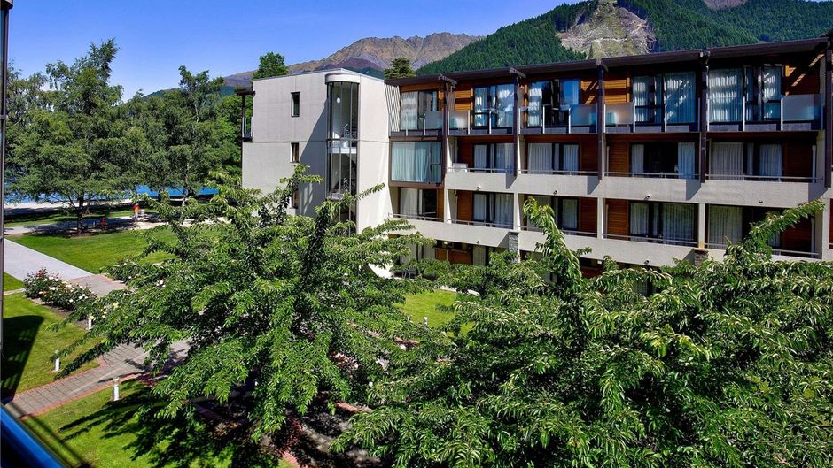 Novotel Queenstown Lakeside Exterior