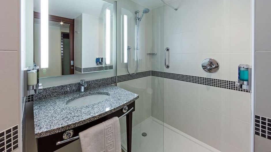 Hampton by Hilton London Gatwick Airport Room