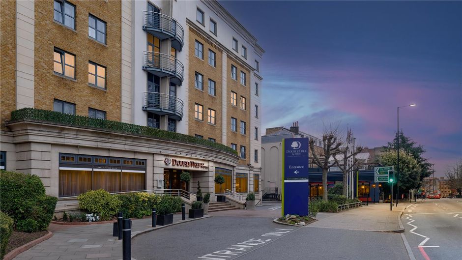 DoubleTree by Hilton Angel Kings Cross Exterior