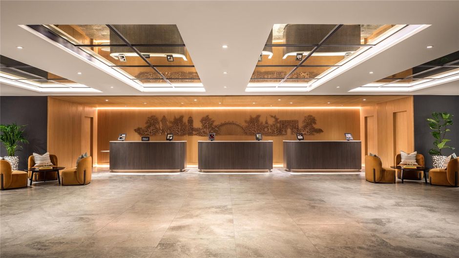 Hilton London Metropole Lobby