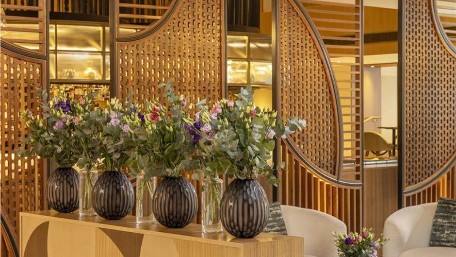 Hilton London Metropole Lobby