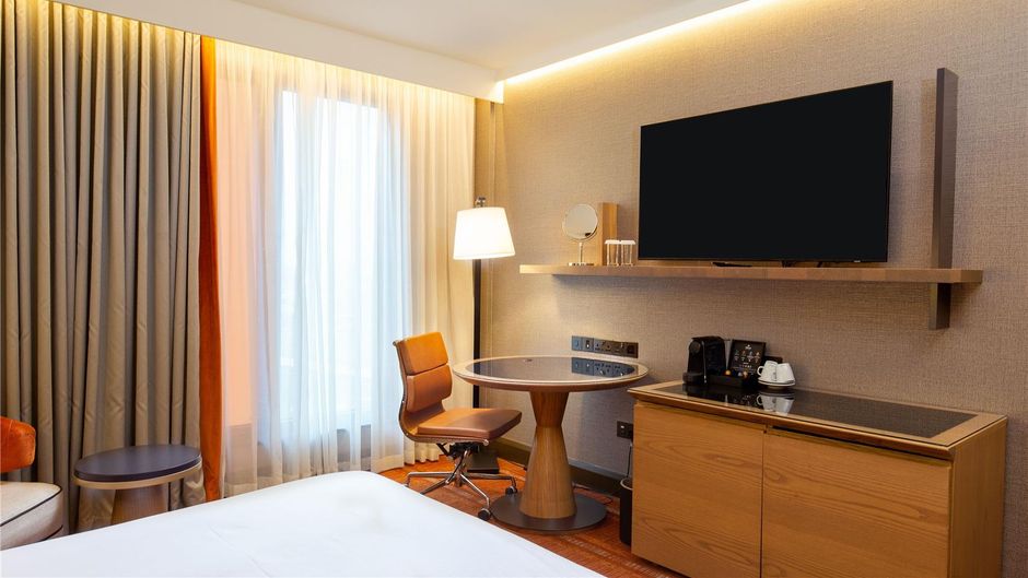 Hilton London Tower Bridge Room
